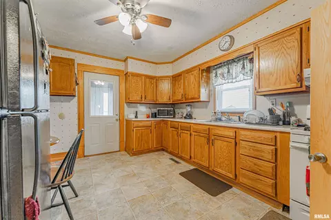 1568 N Walnut St, Beason, IL 62512 photo 9