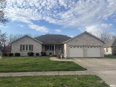 65 Alice Dr, Jacksonville, IL 62650