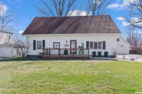 1215 W Chambers St, Jacksonville, IL 62650