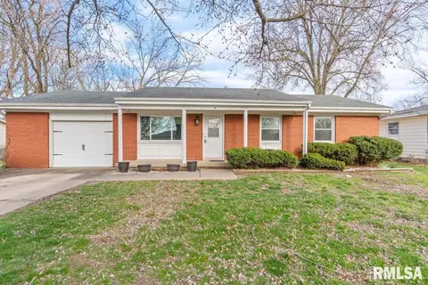 6 Melody Dr, Rochester, IL 62563