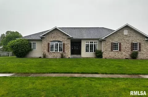785 S 1st St, Sherman, IL 62684