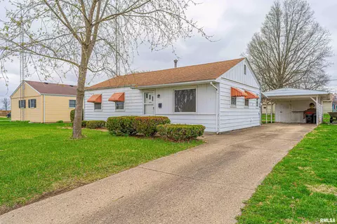 109 Debruler Dr, Lincoln, IL 62656