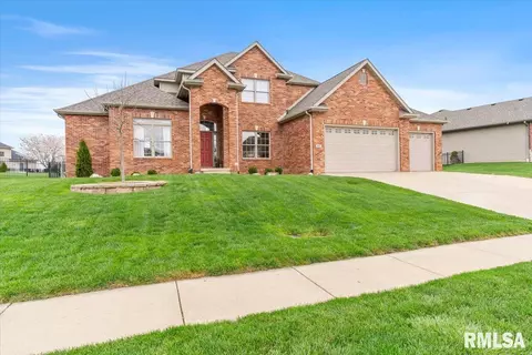 215 Grindstone Rd, Chatham, IL 62629
