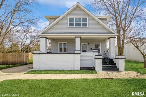 418 4th St, Illiopolis, IL 62539