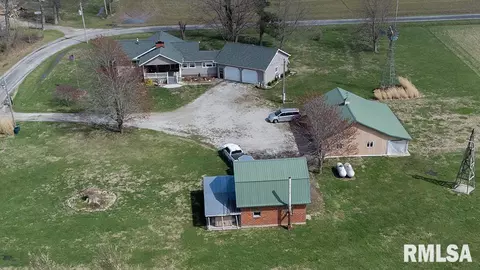 4544 Vermundy Rd, Kinmundy, IL 62854