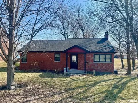 133 N Shore Dr, Petersburg, IL 62675