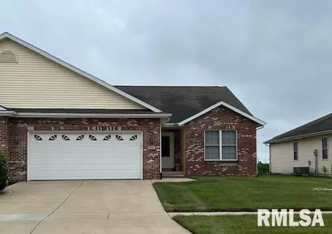 610 Heathrow Ln, Rochester, IL 62563