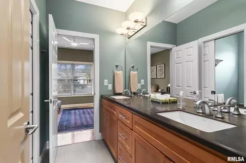Bath - 3113 Ironoak Cir, Springfield, IL 62711 photo 3 of 6
