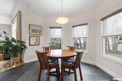 Dining - 3113 Ironoak Cir, Springfield, IL 62711 photo 3 of 4