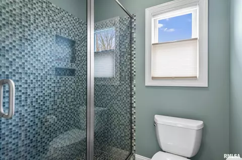 Bath - 3113 Ironoak Cir, Springfield, IL 62711 photo 4 of 6