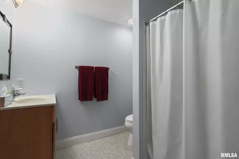 Bath - 3113 Ironoak Cir, Springfield, IL 62711 photo 6 of 6
