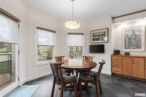 Dining - 3113 Ironoak Cir, Springfield, IL 62711 photo 4 of 4