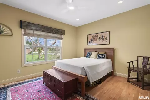 Bedroom - 3113 Ironoak Cir, Springfield, IL 62711 photo 6 of 7