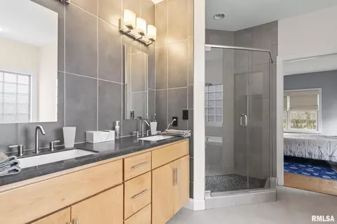 Bath - 3113 Ironoak Cir, Springfield, IL 62711 photo 2 of 6