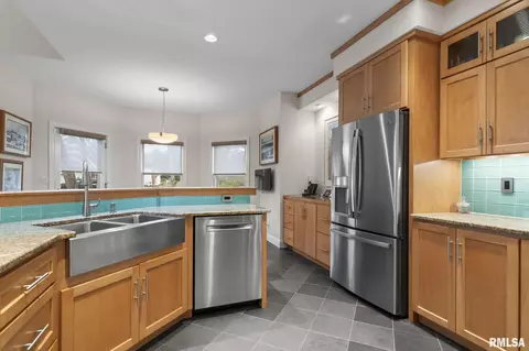 Kitchen - 3113 Ironoak Cir, Springfield, IL 62711 photo 3 of 4