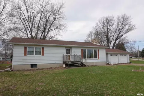 108 S Union St, Wataga, IL 61488