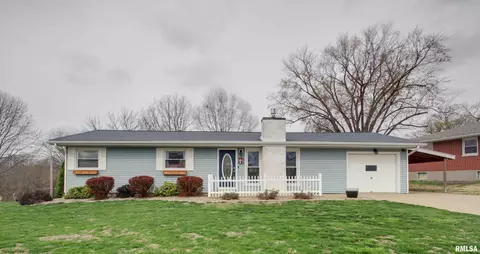 2120 W Sunnybrook Dr, Quincy, IL 62301