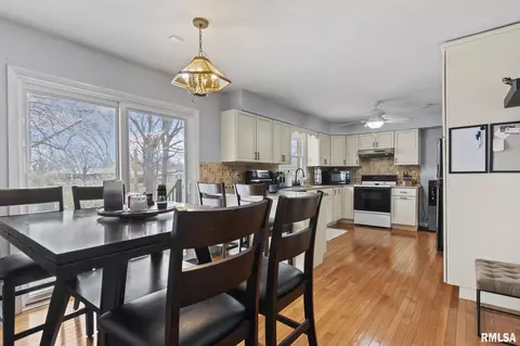 Dining - 48 Danbury Dr, Springfield, IL 62704 photo 2 of 2