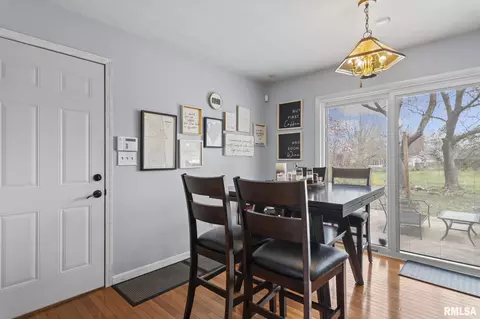 Dining - 48 Danbury Dr, Springfield, IL 62704 photo 1 of 2