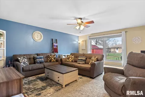 16 Marian Ln, Springfield, IL 62704 photo 3