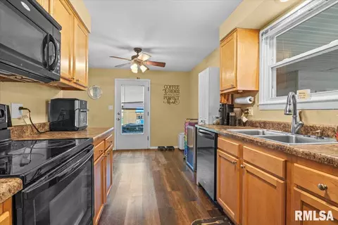 16 Marian Ln, Springfield, IL 62704 photo 9