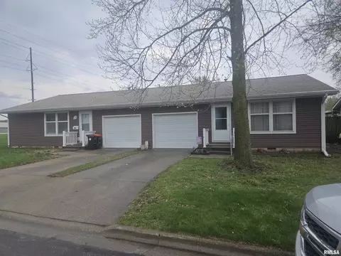 742 Palmer Ave, Lincoln, IL 62656