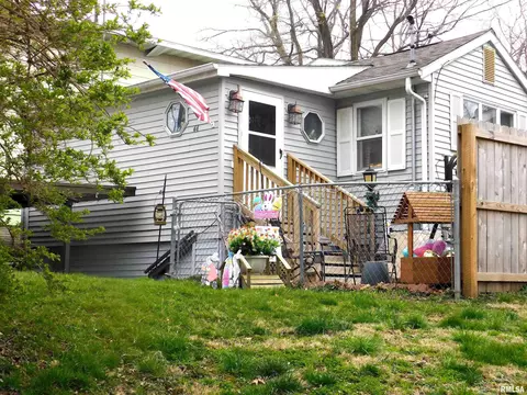 16215 Camaron Ave, Petersburg, IL 62675