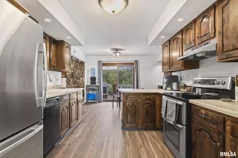 Kitchen - 54 Top Hill Ln, Springfield, IL 62704 photo 4 of 6
