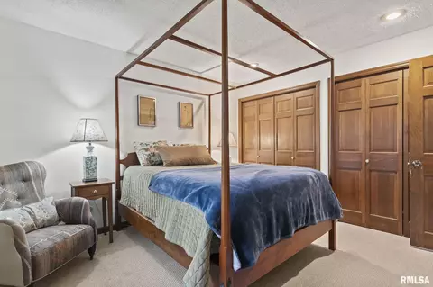 Bedroom - 54 Top Hill Ln, Springfield, IL 62704 photo 6 of 7