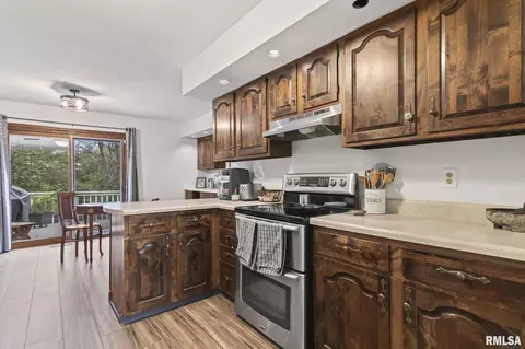 Kitchen - 54 Top Hill Ln, Springfield, IL 62704 photo 2 of 6