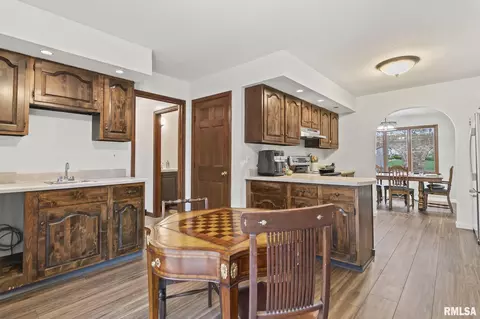 Kitchen - 54 Top Hill Ln, Springfield, IL 62704 photo 5 of 6