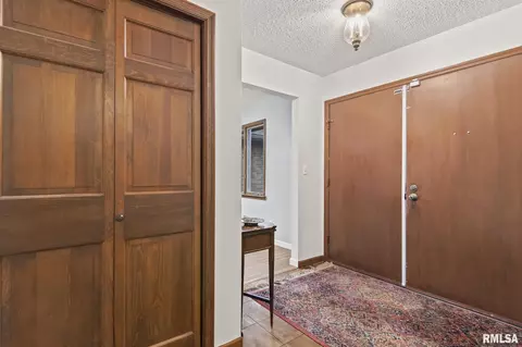 Entry Way - 54 Top Hill Ln, Springfield, IL 62704 photo 1 of 2