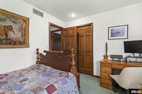 Bedroom - 54 Top Hill Ln, Springfield, IL 62704 photo 5 of 7