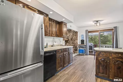 Kitchen - 54 Top Hill Ln, Springfield, IL 62704 photo 1 of 6