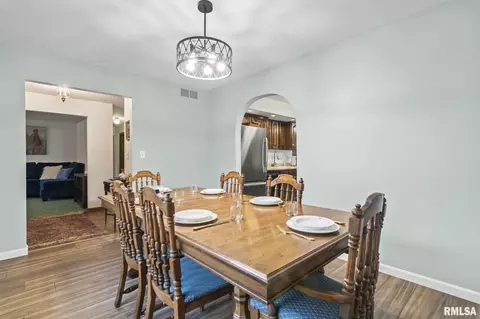 Dining - 54 Top Hill Ln, Springfield, IL 62704 photo 3 of 3