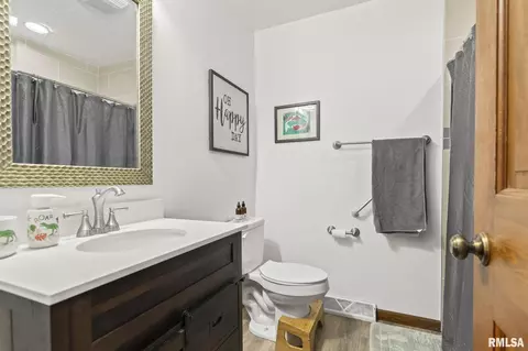 Bath - 54 Top Hill Ln, Springfield, IL 62704 photo 1 of 3