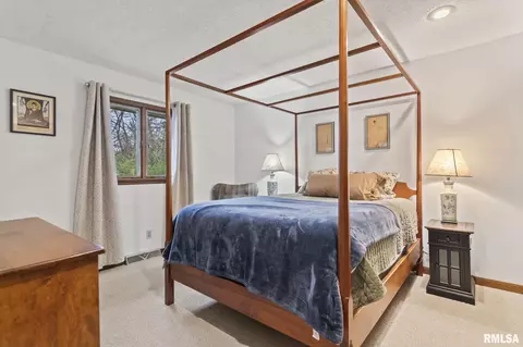 Bedroom - 54 Top Hill Ln, Springfield, IL 62704 photo 7 of 7