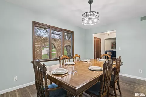 Dining - 54 Top Hill Ln, Springfield, IL 62704 photo 1 of 3