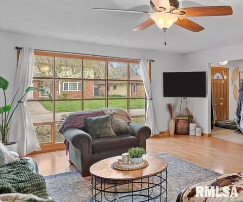 308 Astoria Rd, Springfield, IL 62704 photo 3