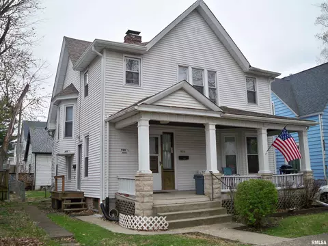 928 Governor St, Springfield, IL 62704