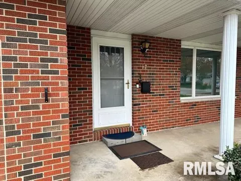 17 Appomatox Ave # A, Jacksonville, IL 62650