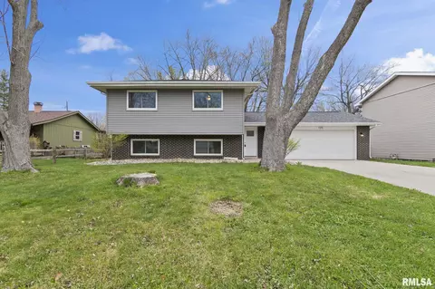 735 Evergreen Dr, Chatham, IL 62629