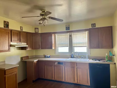 Kitchen - 2803 S Pasfield St, Springfield, IL 62704 photo 1 of 1