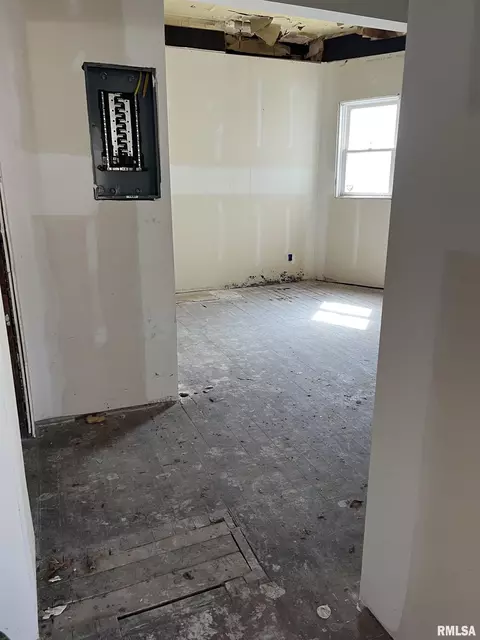 Entry Way - 1108 S 2nd St, Springfield, IL 62704 photo 1 of 3