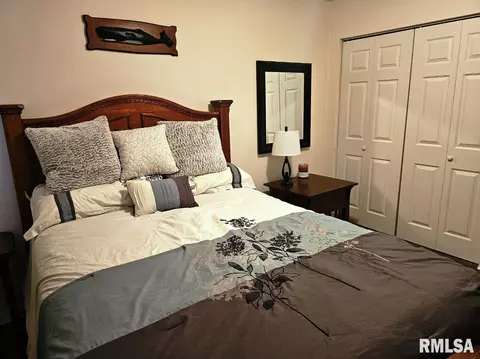 Bedroom - 12720 Soaring Eagle Ln, Plainview, IL 62685 photo 5 of 6