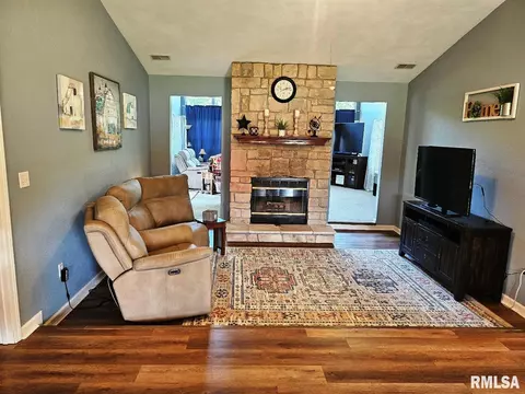 Living - 12720 Soaring Eagle Ln, Plainview, IL 62685 photo 5 of 6