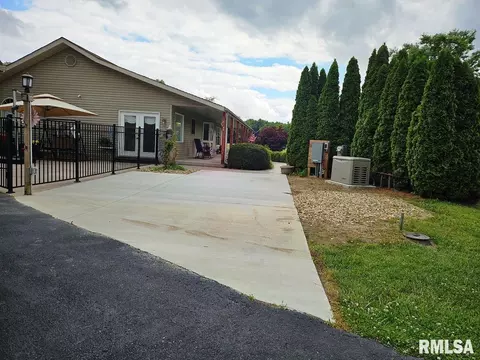 Exterior - 12720 Soaring Eagle Ln, Plainview, IL 62685 photo 13 of 14