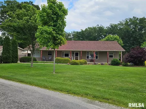 Exterior - 12720 Soaring Eagle Ln, Plainview, IL 62685 photo 3 of 14