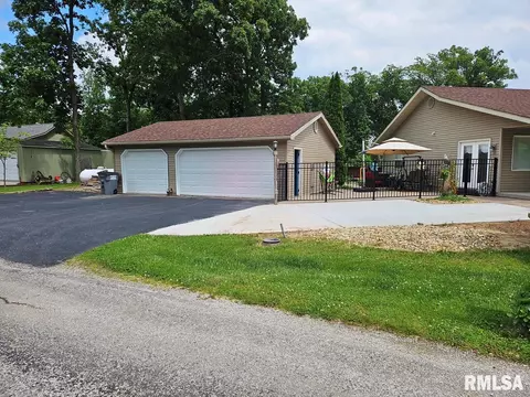 Exterior - 12720 Soaring Eagle Ln, Plainview, IL 62685 photo 2 of 14