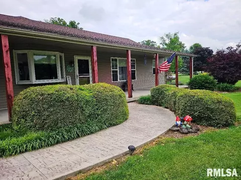 Exterior - 12720 Soaring Eagle Ln, Plainview, IL 62685 photo 4 of 14